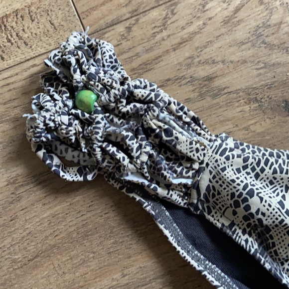 Women’s RIPCURL scrunched swimsuit bottoms. - Picture 2 of 5